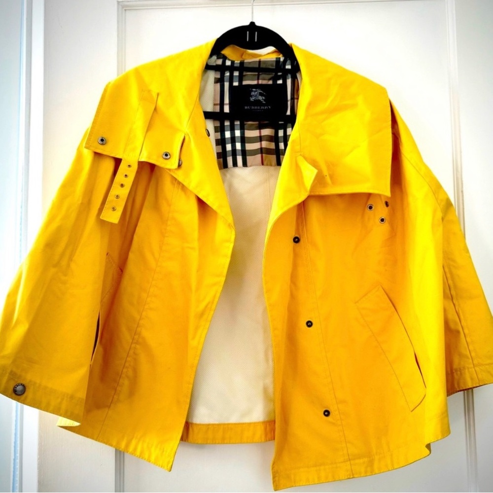 Burberry Poncho yellow